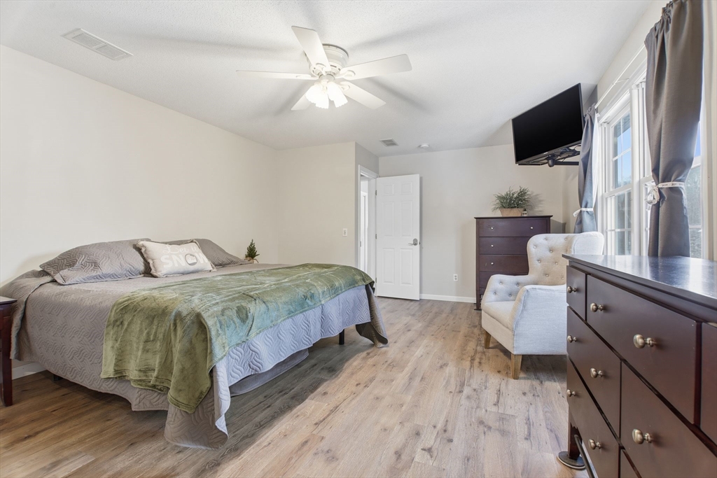 Southwick, Massachusetts, 01077, United States, 4 Bedrooms Bedrooms, ,3 BathroomsBathrooms,Residential,For Sale,2002928