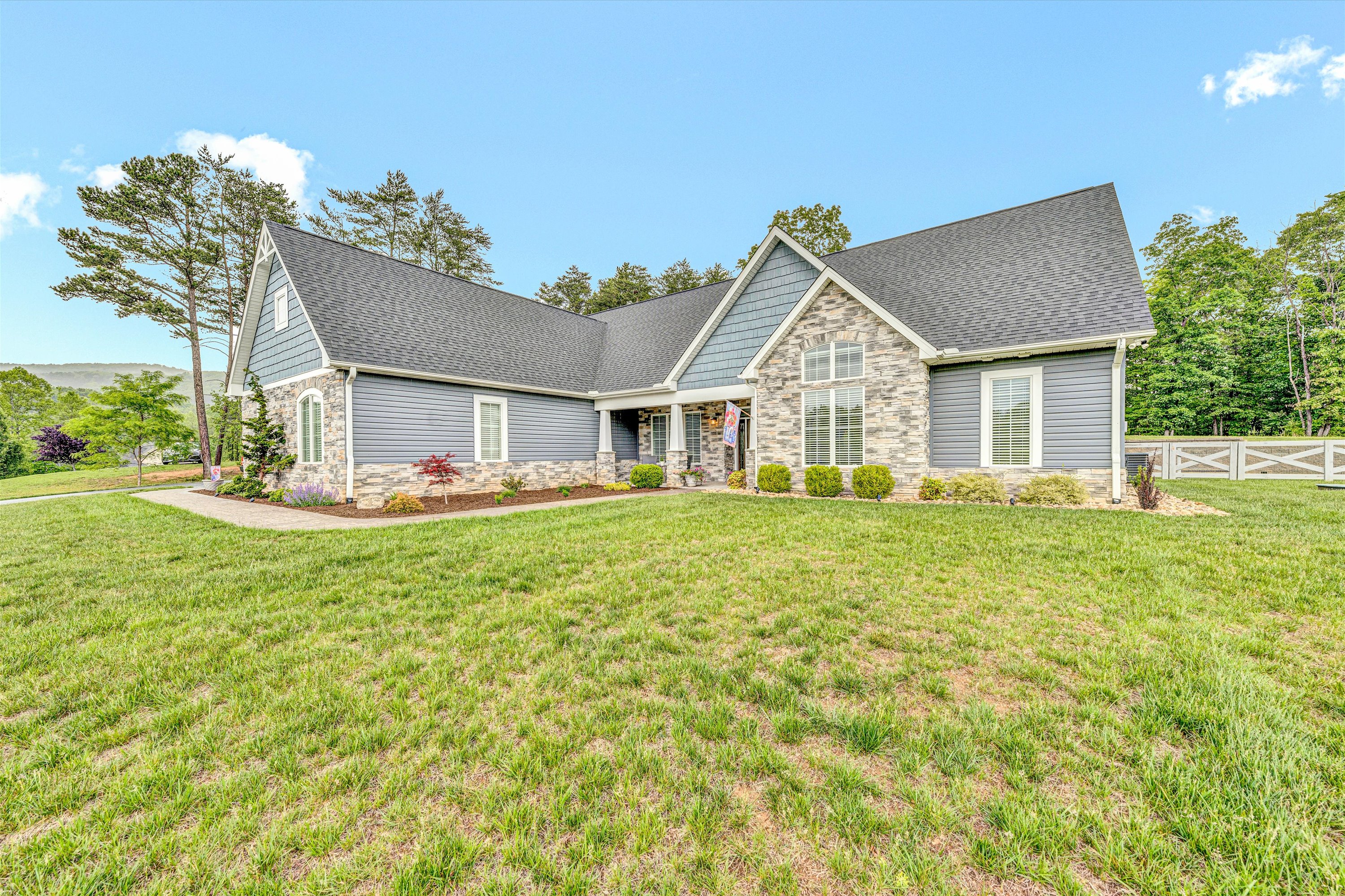 Blue Ridge, Virginia, 24064, United States, 4 Bedrooms Bedrooms, ,3 BathroomsBathrooms,Residential,For Sale,1930042