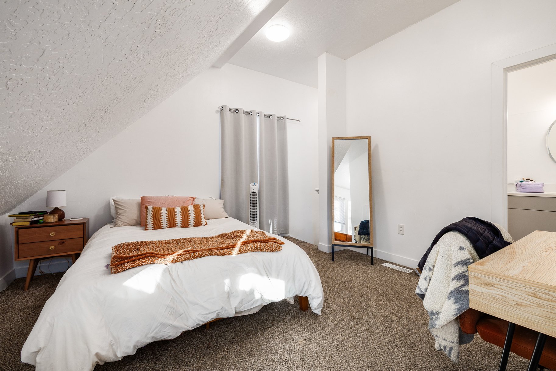  Turn-Key Liberty Park Fourplex  Strong & Consistent Rental Income - 物件實景