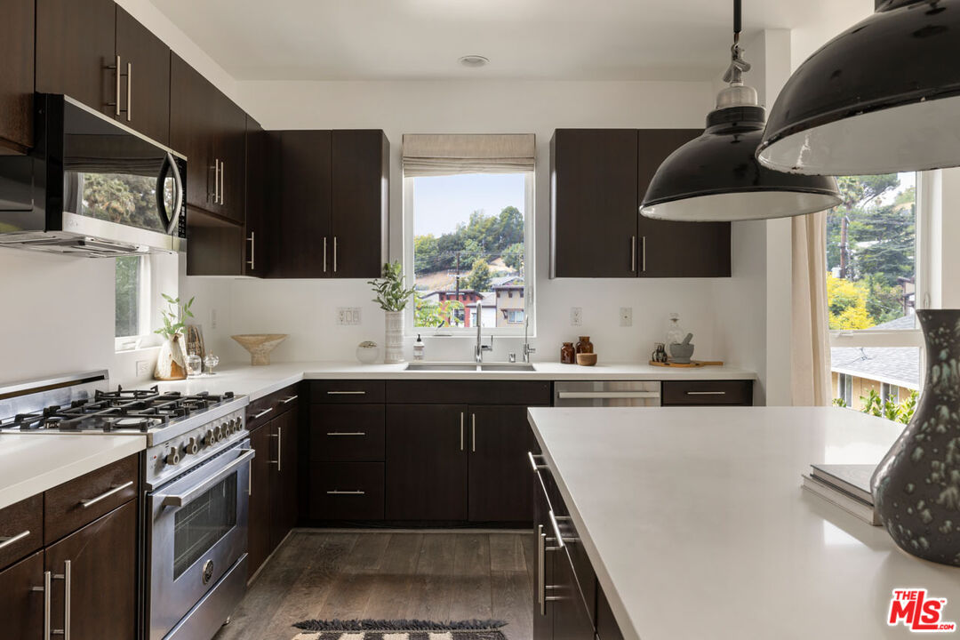 Los Angeles, California, 90026, United States, 3 Bedrooms Bedrooms, ,4 BathroomsBathrooms,Residential,For Sale,1927240