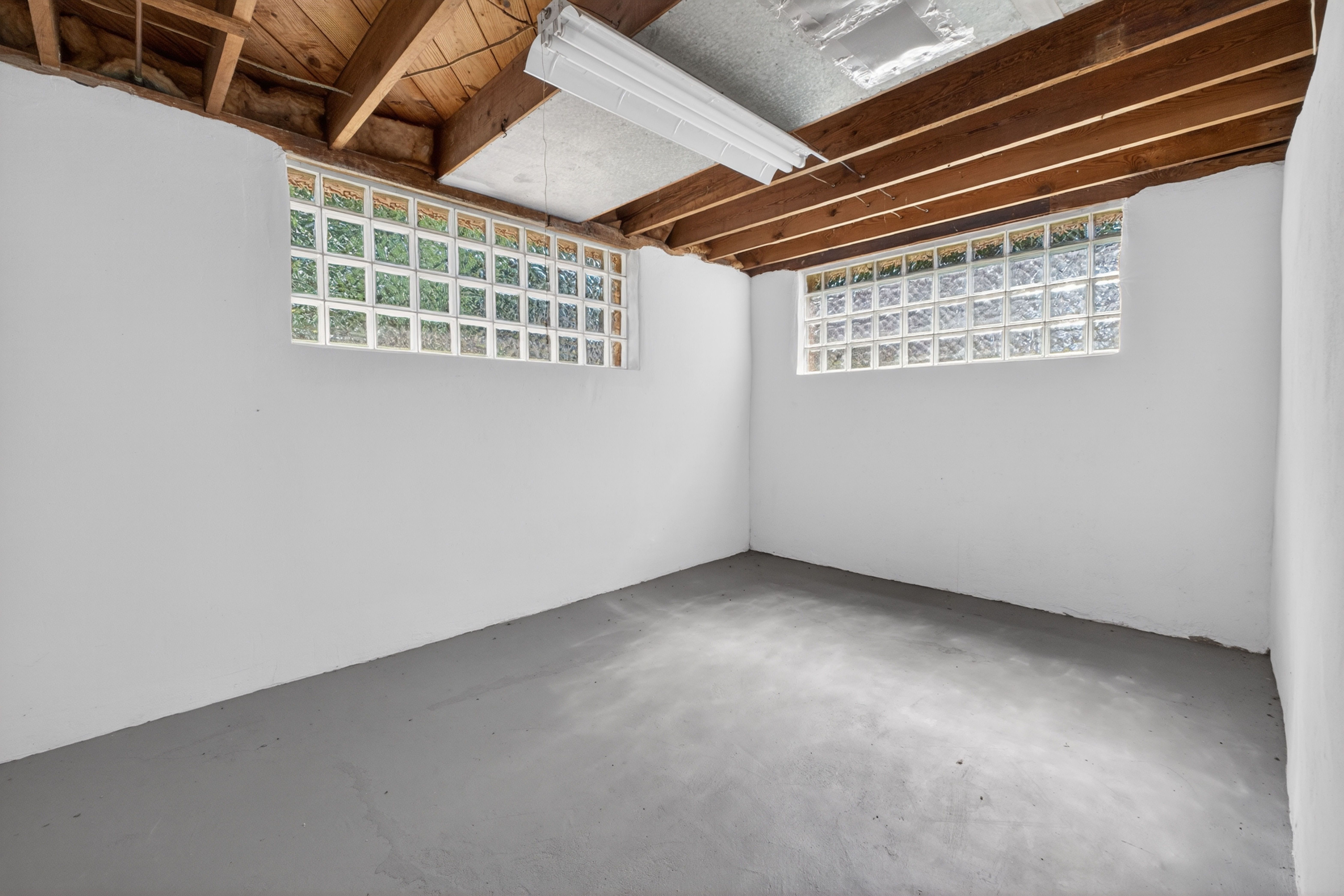  Charming White Farmhouse with Flexible Spacious Living - 物件實景