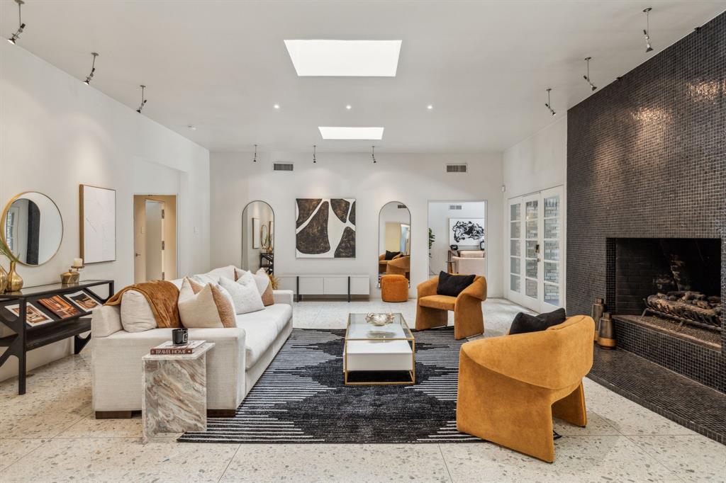Dallas, Texas, 75229, United States, 5 Bedrooms Bedrooms, ,7 BathroomsBathrooms,Residential,For Sale,1821144