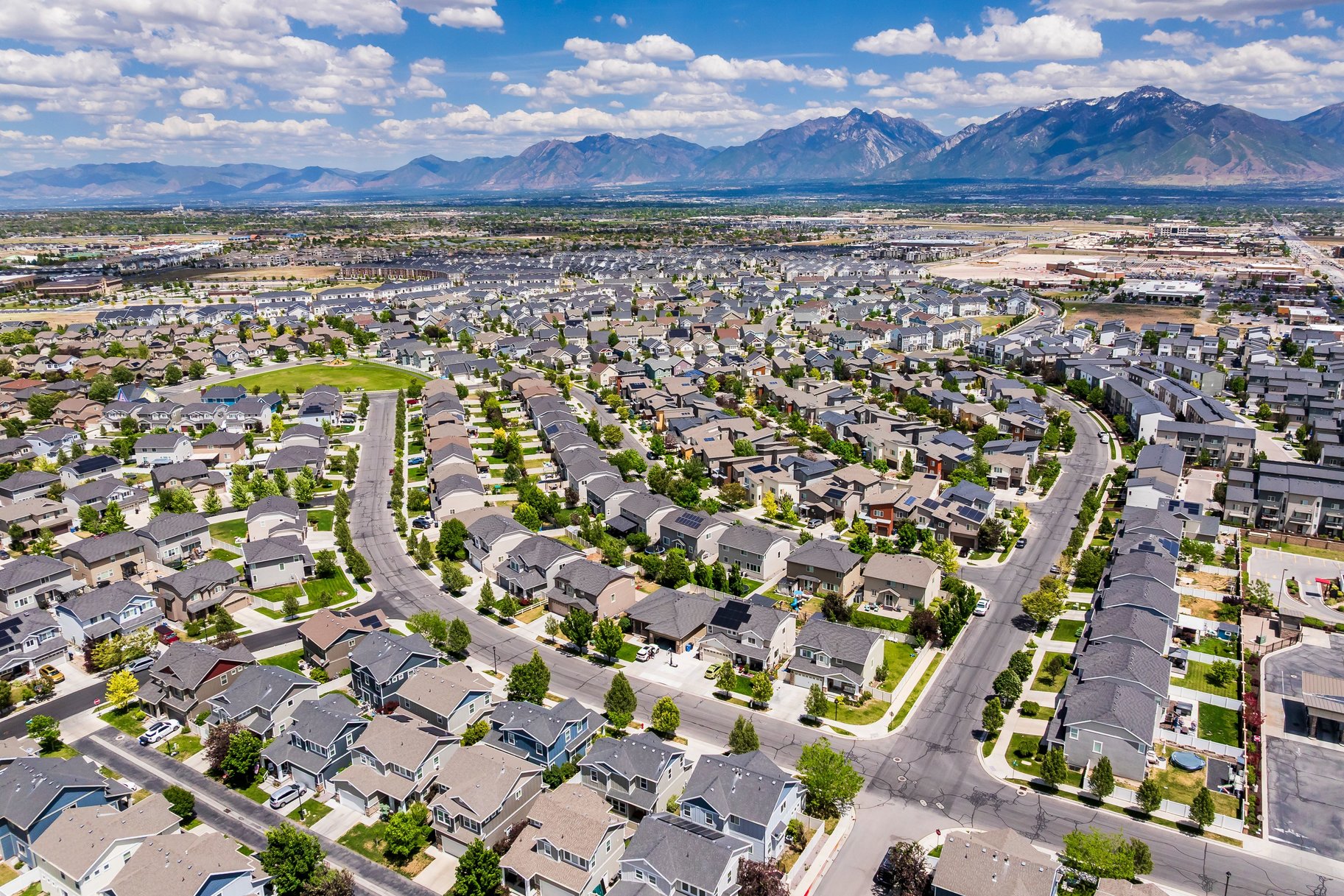  Walk to Shops, Cafés & Mountain View Village — Fully Finished Herriman Two-Story - 物件實景