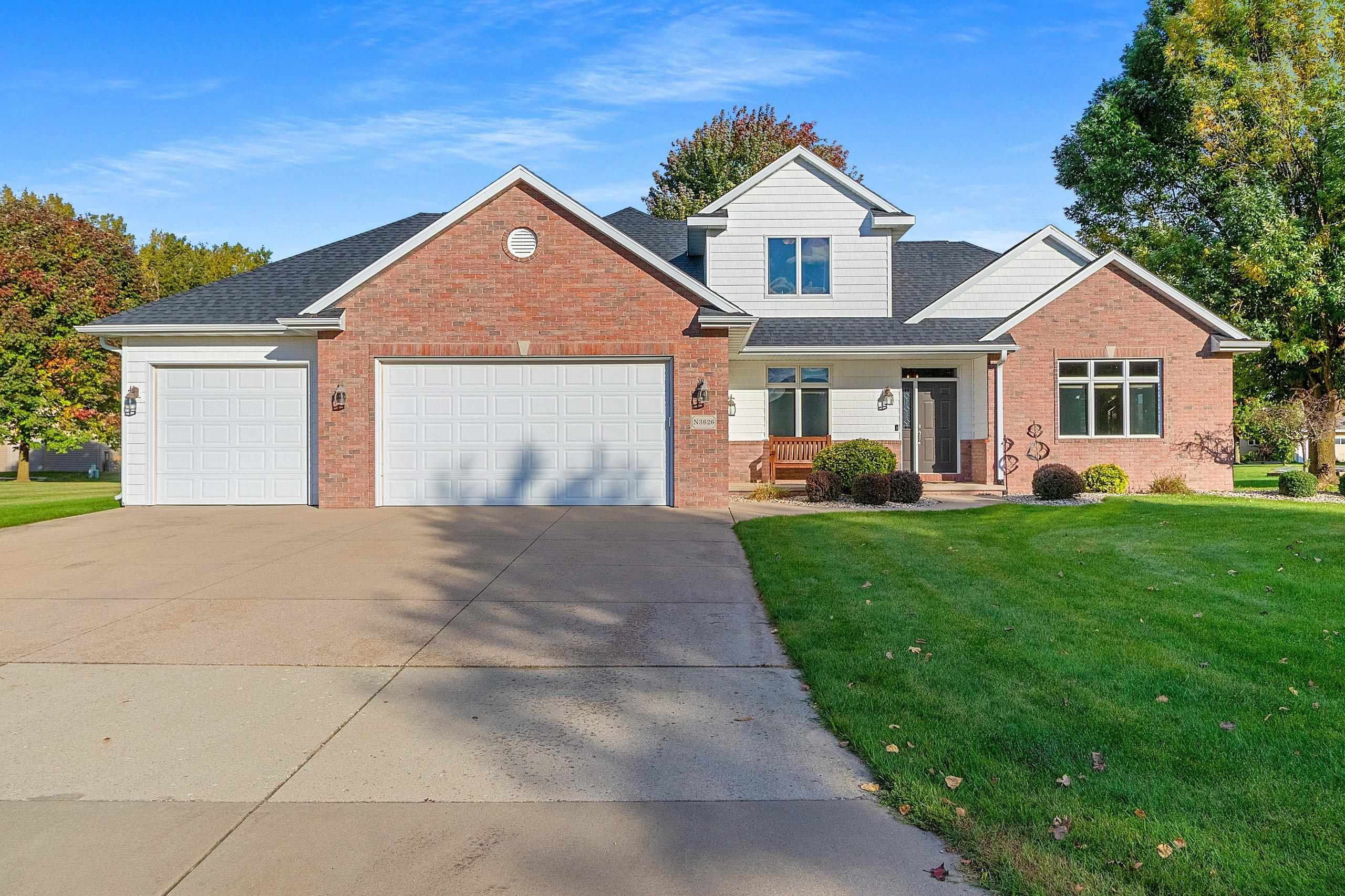 APPLETON, Wisconsin, 54913, United States, 4 Bedrooms Bedrooms, ,3 BathroomsBathrooms,Residential,For Sale,1960996