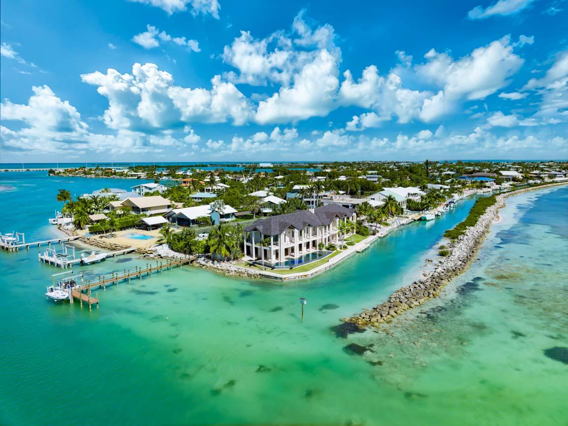 Duck, Florida, 33050, United States, 3 Bedrooms Bedrooms, ,4 BathroomsBathrooms,Residential,For Sale,1970637