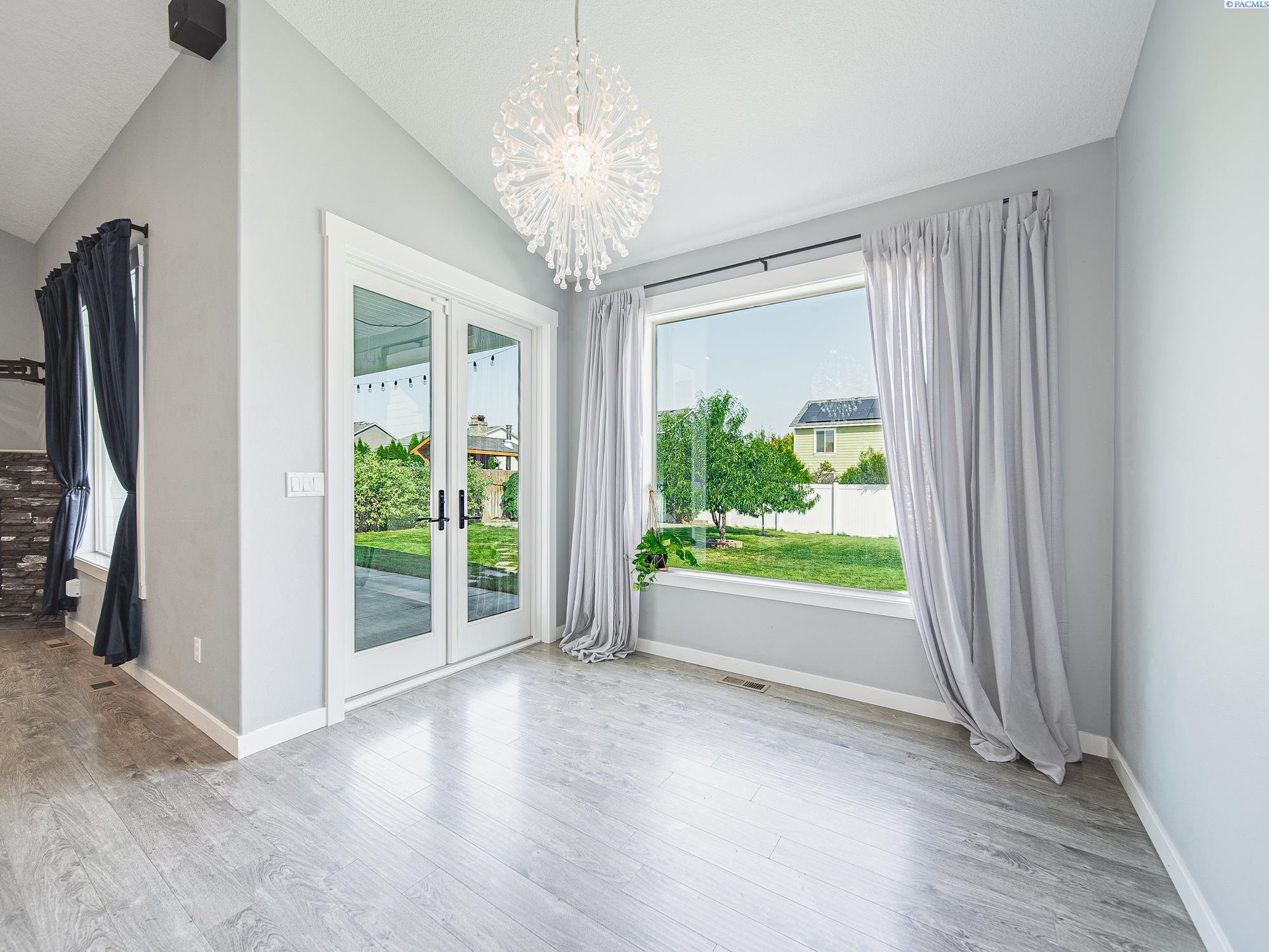 Pasco, Washington, 99301, United States, 4 Bedrooms Bedrooms, ,3 BathroomsBathrooms,Residential,For Sale,1933417