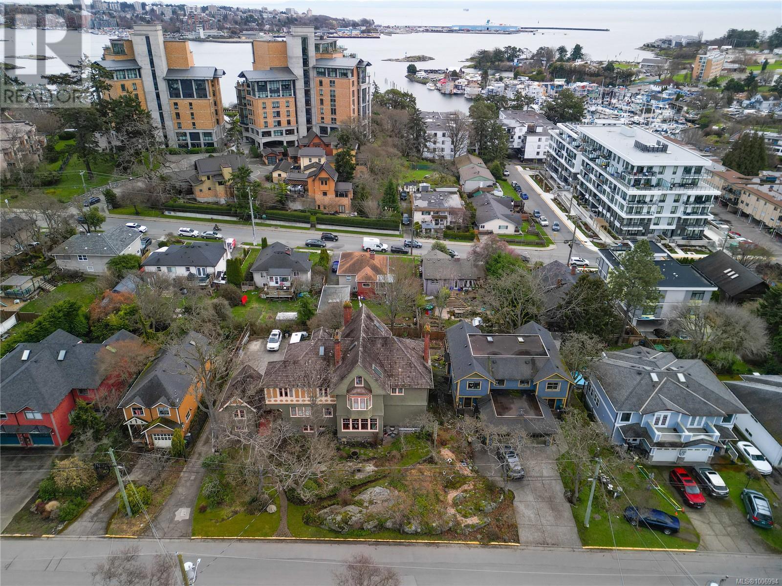 ESQUIMALT, British Columbia, V9A 5A9, CA, 2 Bedrooms Bedrooms, ,1 BathroomBathrooms,Residential,For Sale,1948185
