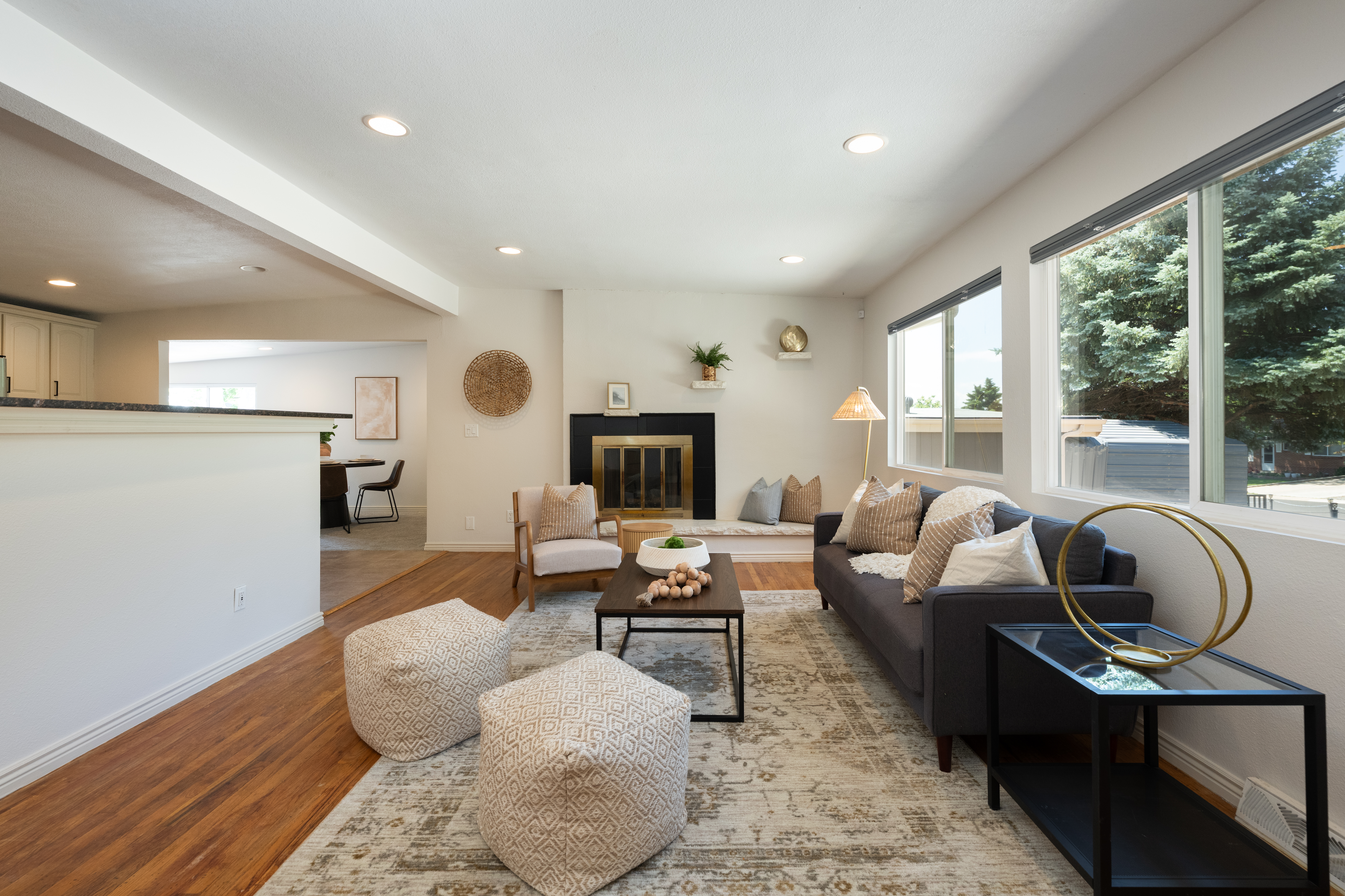 Beautiful mid-century modern home offering the perfect blend - 物件實景