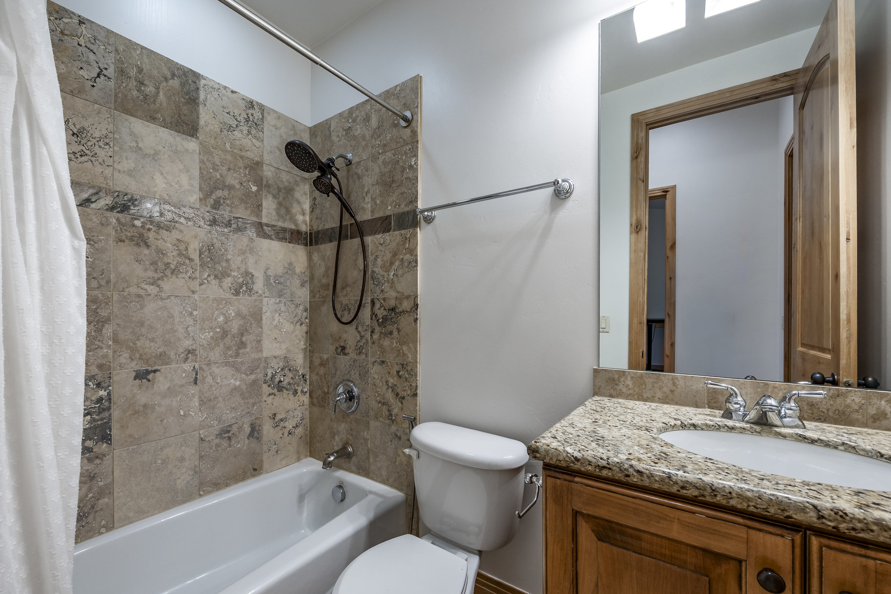  Modern Design Meets Alpine Charm in Jeremy Ranch - 物件實景