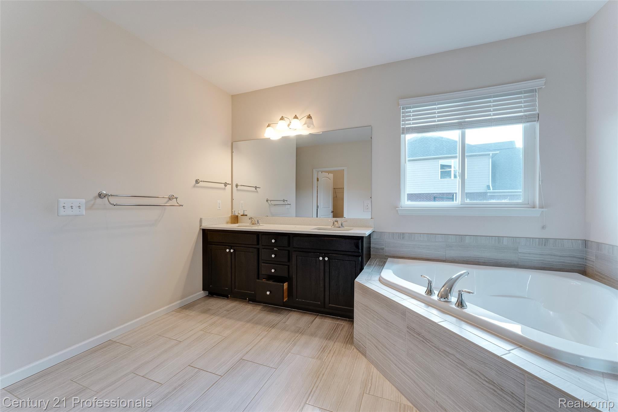 Canton, Michigan, 48187, United States, 5 Bedrooms Bedrooms, ,6 BathroomsBathrooms,Residential,For Sale,1908049