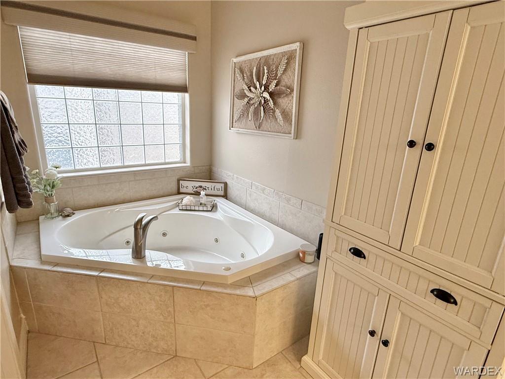 Kingman, Arizona, 86401, United States, 4 Bedrooms Bedrooms, ,2 BathroomsBathrooms,Residential,For Sale,2013264