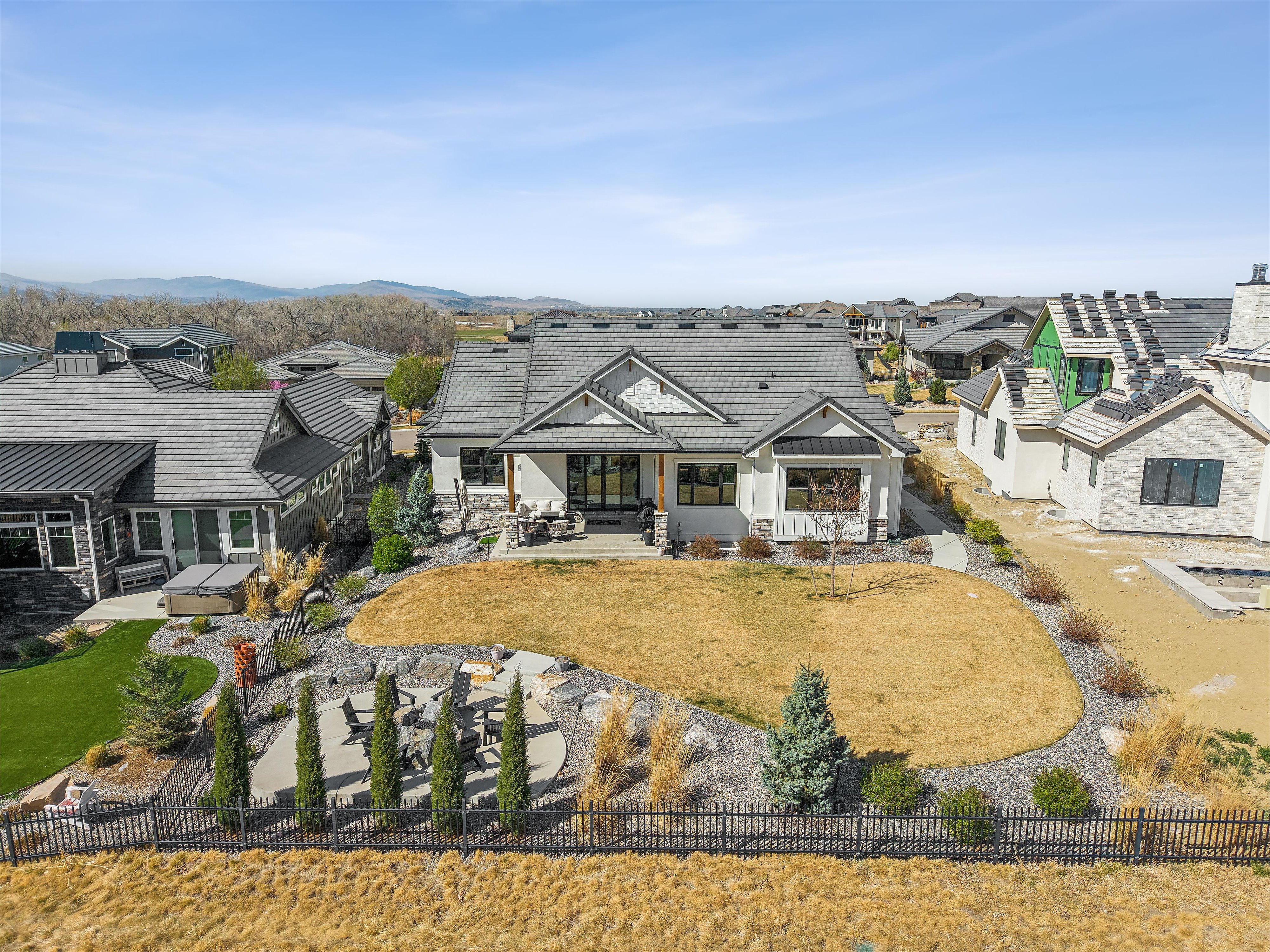  Discover Redefined Living in this Beautifully Designed Home - 物件實景