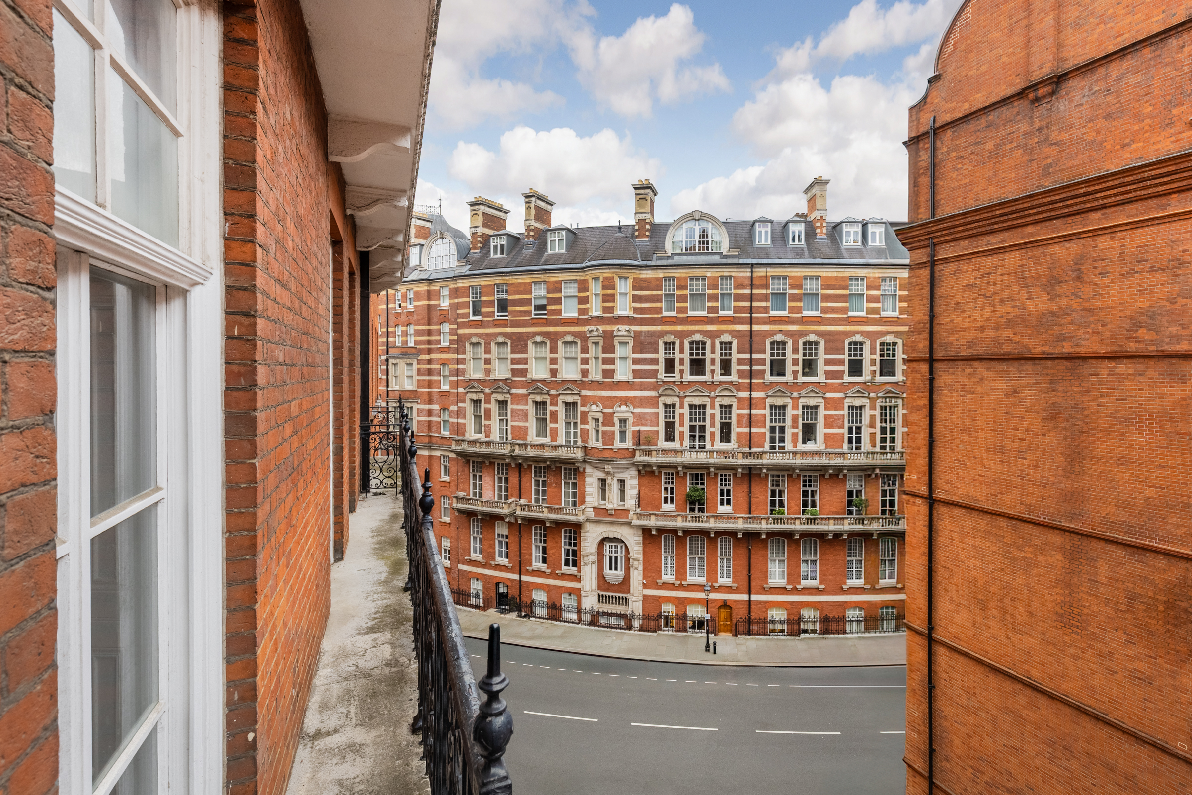  A Grand Lateral Apartment in Albert Hall Mansions - 物件實景