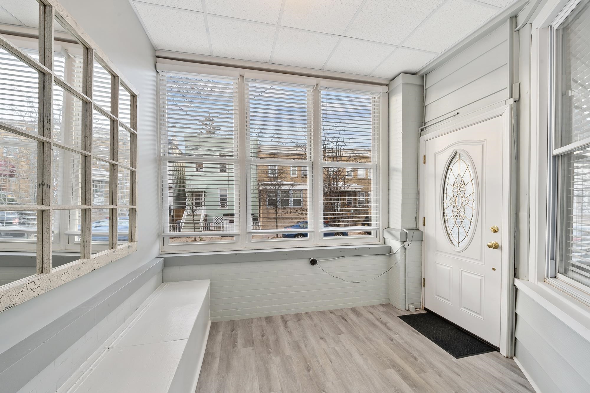 Union City, New Jersey, 07087, United States, 3 Bedrooms Bedrooms, ,2 BathroomsBathrooms,Residential,For Sale,2002067