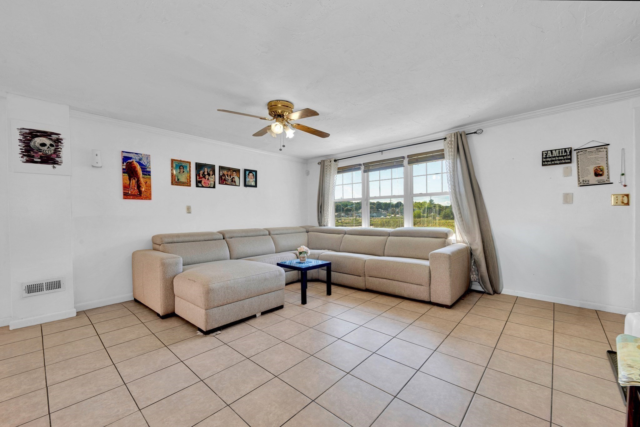 Lynn, Massachusetts, 01905, United States, 4 Bedrooms Bedrooms, ,3 BathroomsBathrooms,Residential,For Sale,1979746