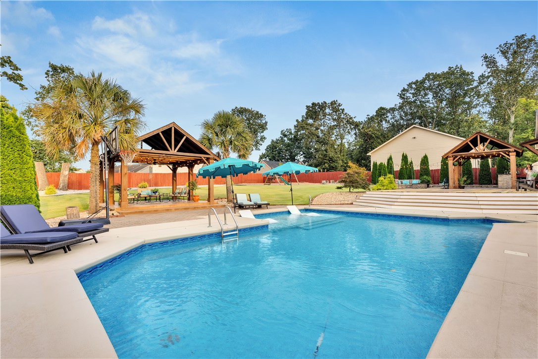 Greenville, South Carolina, 29607, United States, 5 Bedrooms Bedrooms, ,4 BathroomsBathrooms,Residential,For Sale,1947987
