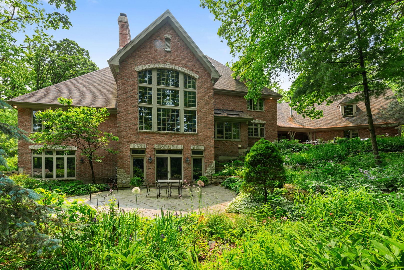 St. Charles, Illinois, 60175, United States, 4 Bedrooms Bedrooms, ,5 BathroomsBathrooms,Residential,For Sale,1848567