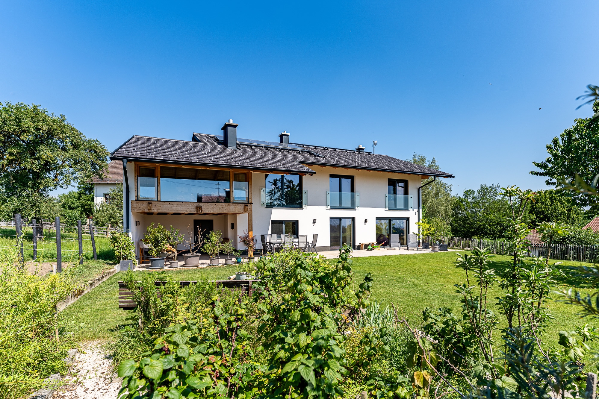  where  every day begin s with a view of the mountains: modern living with a pan... - 物件實景