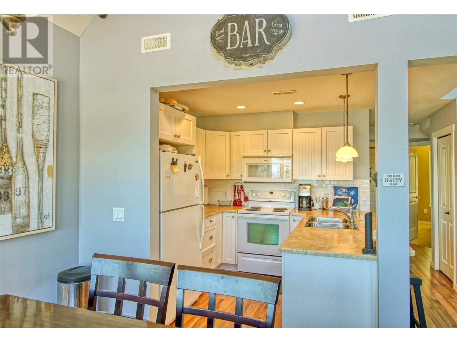 KELOWNA, British Columbia, V1Z 3R8, CA, 3 Bedrooms Bedrooms, ,2 BathroomsBathrooms,Residential,For Sale,1836917
