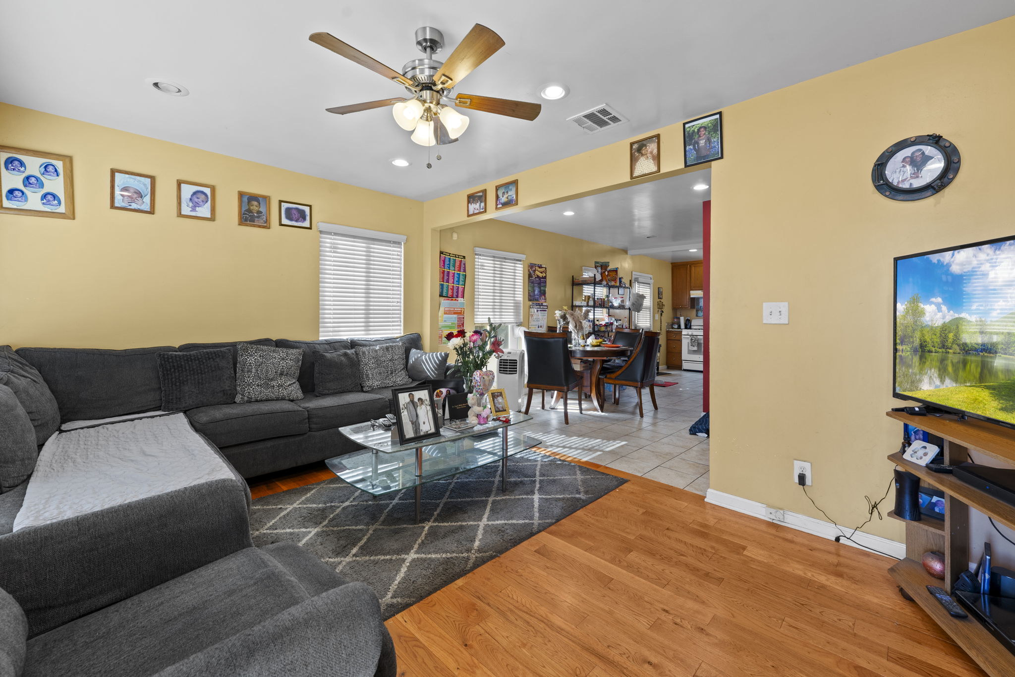 Compton, California, 90220, United States, 3 Bedrooms Bedrooms, ,2 BathroomsBathrooms,Residential,For Sale,1995988