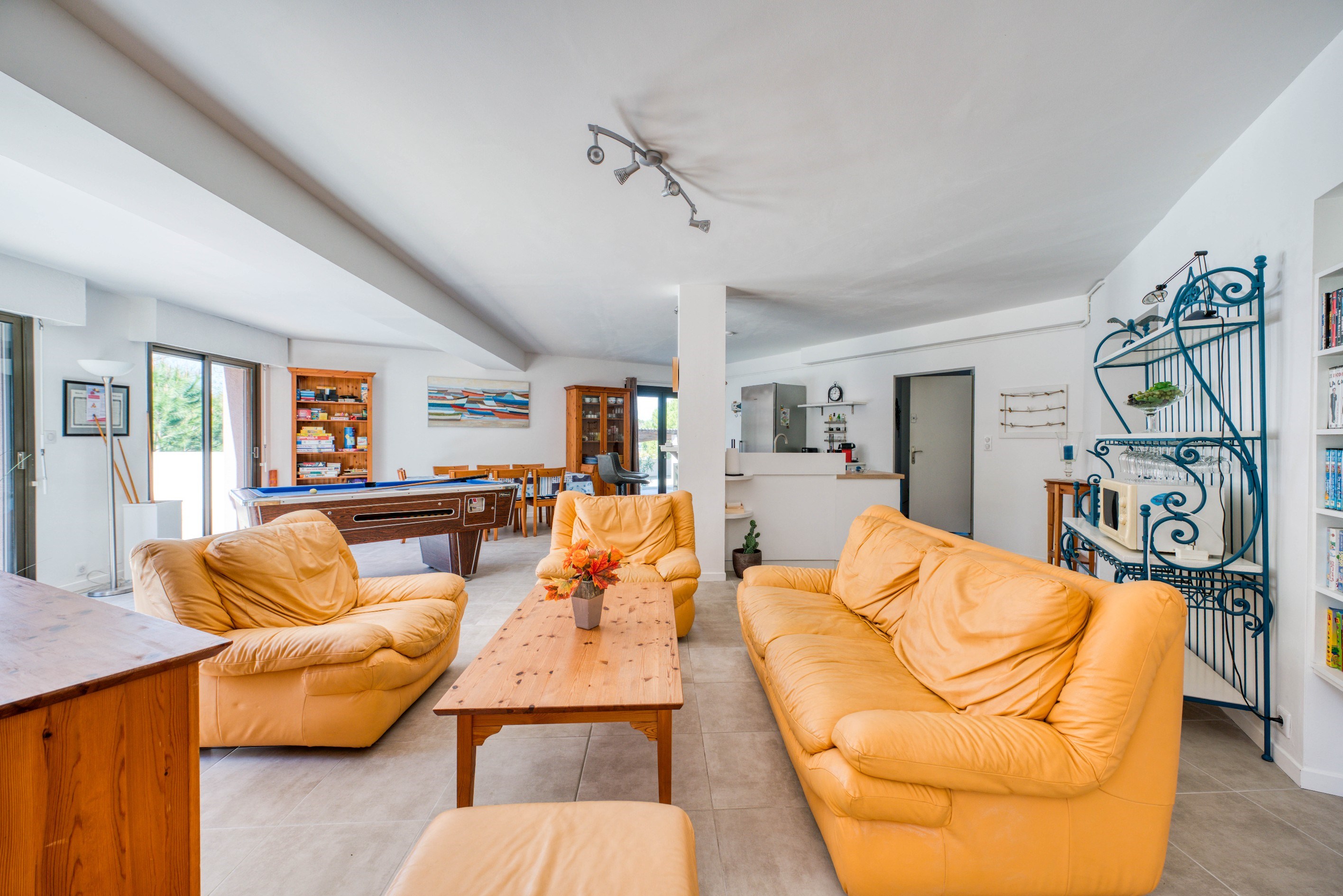  ELEGANT FAMILY VILLA WITH POOL AND LARGE GROUNDS JUST STEPS FROM NAUZAN BEACH - 物件實景