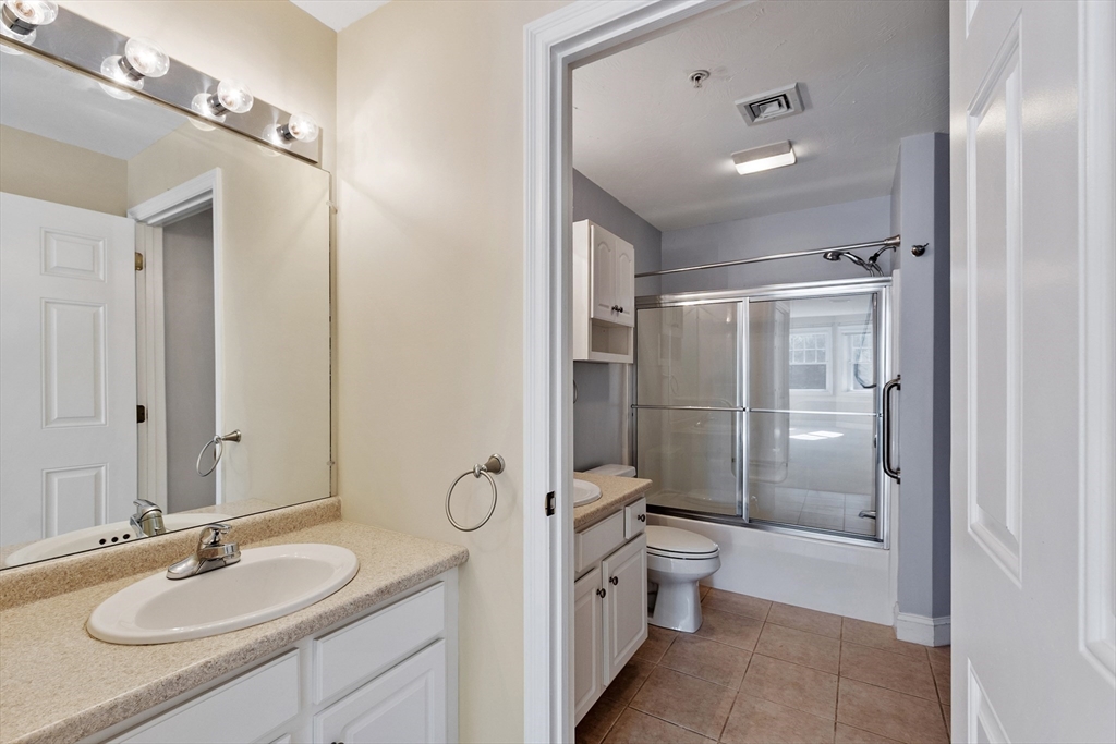 Chelmsford, Massachusetts, 01863, United States, 2 Bedrooms Bedrooms, ,2 BathroomsBathrooms,Residential,For Sale,1939125