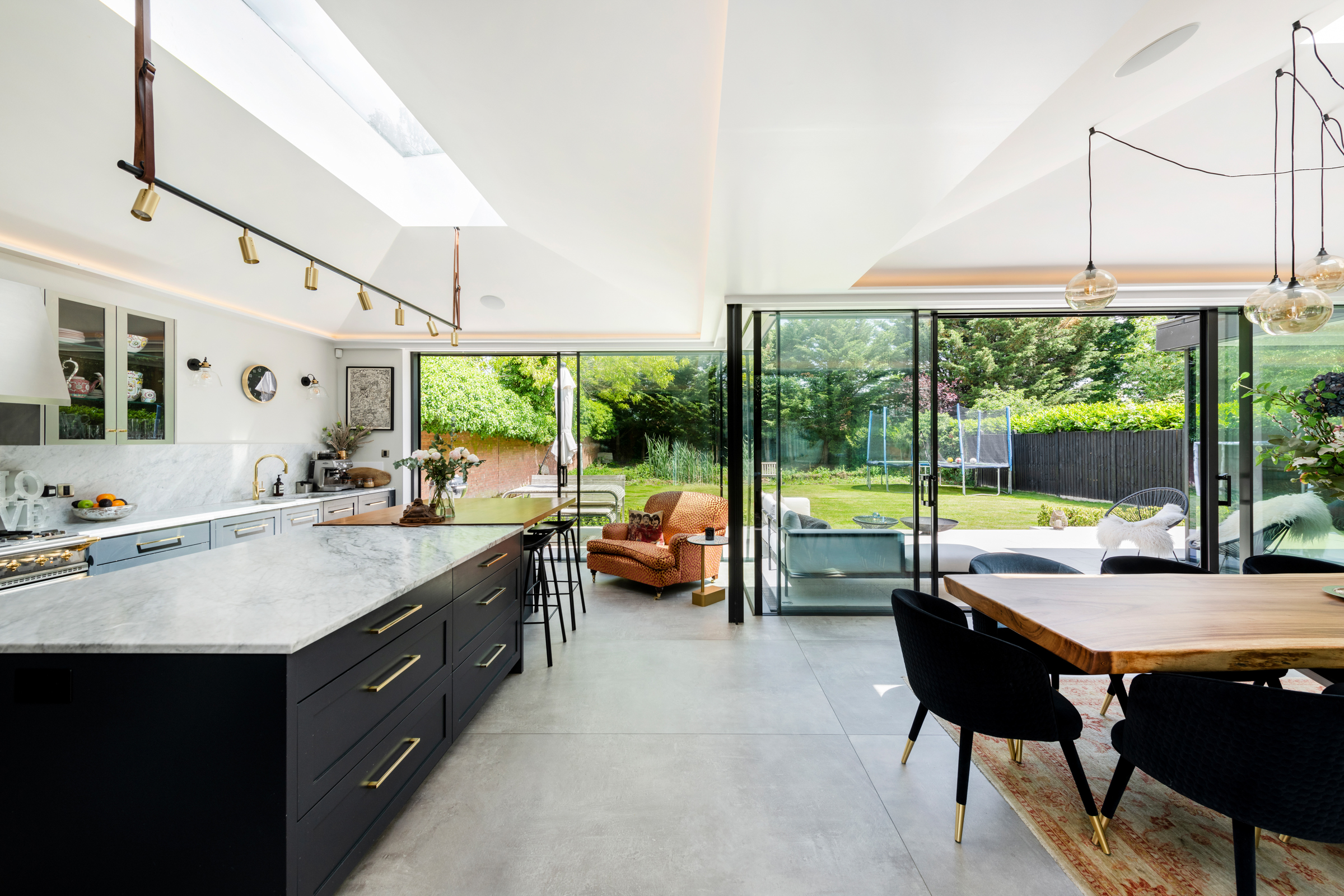  A seven-bedroom contemporary house built around a century-old olive tree - 物件實景