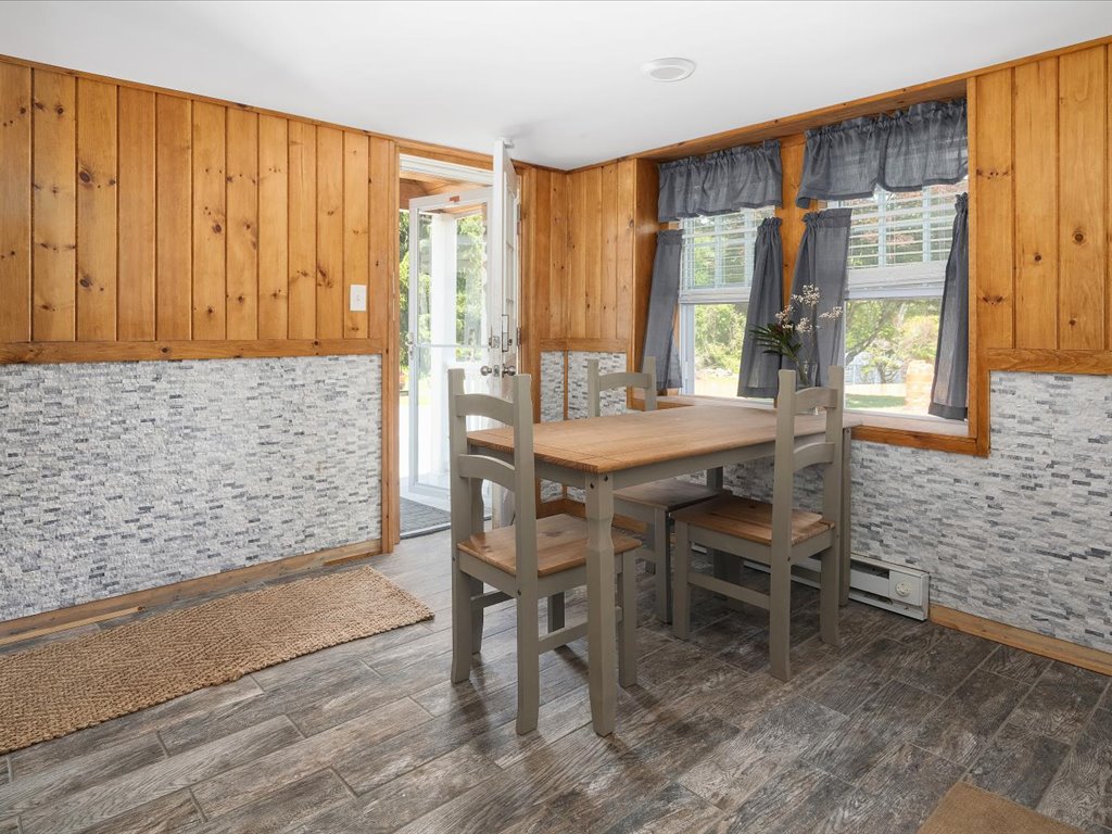Westerly, Rhode Island, 02891, United States, 5 Bedrooms Bedrooms, ,4 BathroomsBathrooms,Residential,For Sale,1906613