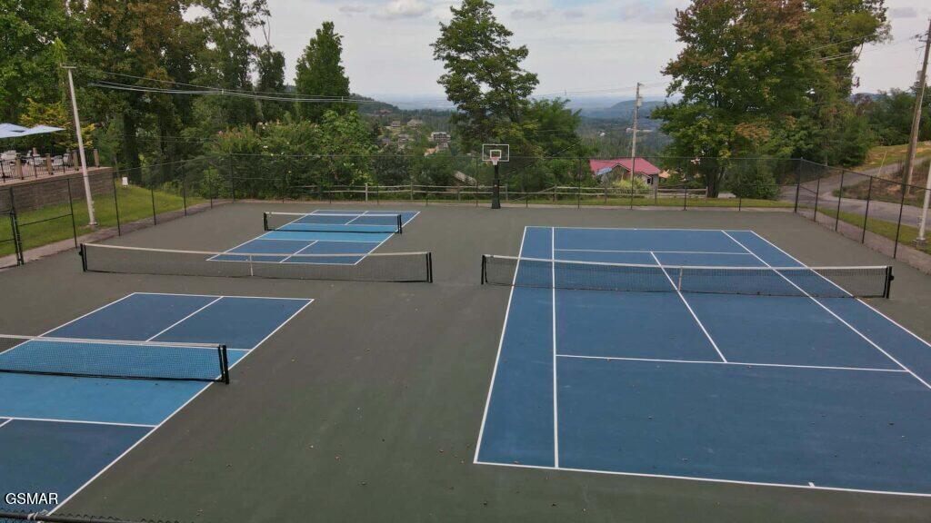 Gatlinburg, Tennessee, 37738, United States, 2 Bedrooms Bedrooms, ,2 BathroomsBathrooms,Residential,For Sale,1979634