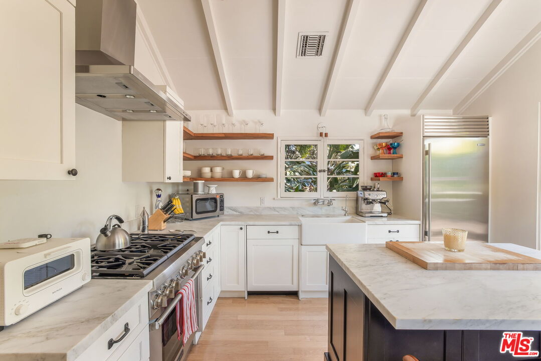 West Hollywood, California, 90048, United States, 3 Bedrooms Bedrooms, ,1 BathroomBathrooms,Residential,For Sale,1828298