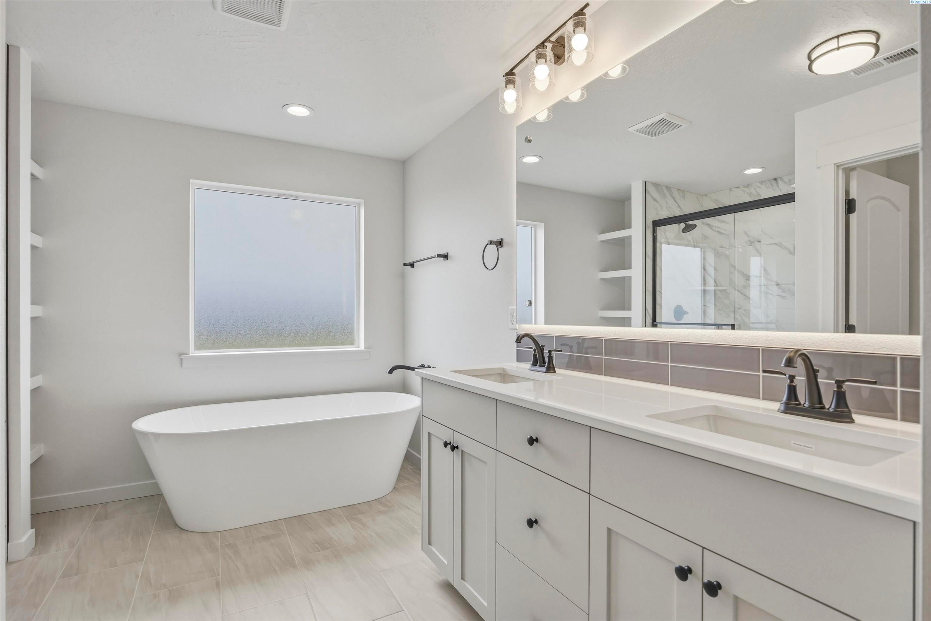 Prosser, Washington, 99350, United States, 5 Bedrooms Bedrooms, ,3 BathroomsBathrooms,Residential,For Sale,2028032