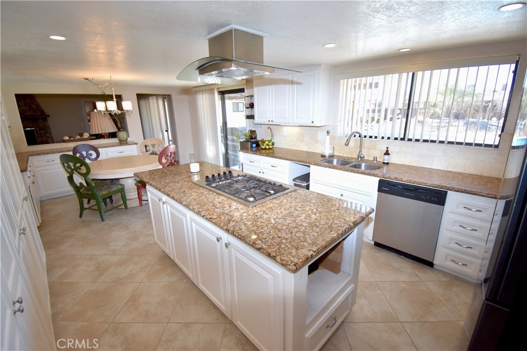 Apple Valley, California, 92308, United States, 5 Bedrooms Bedrooms, ,4 BathroomsBathrooms,Residential,For Sale,1941981