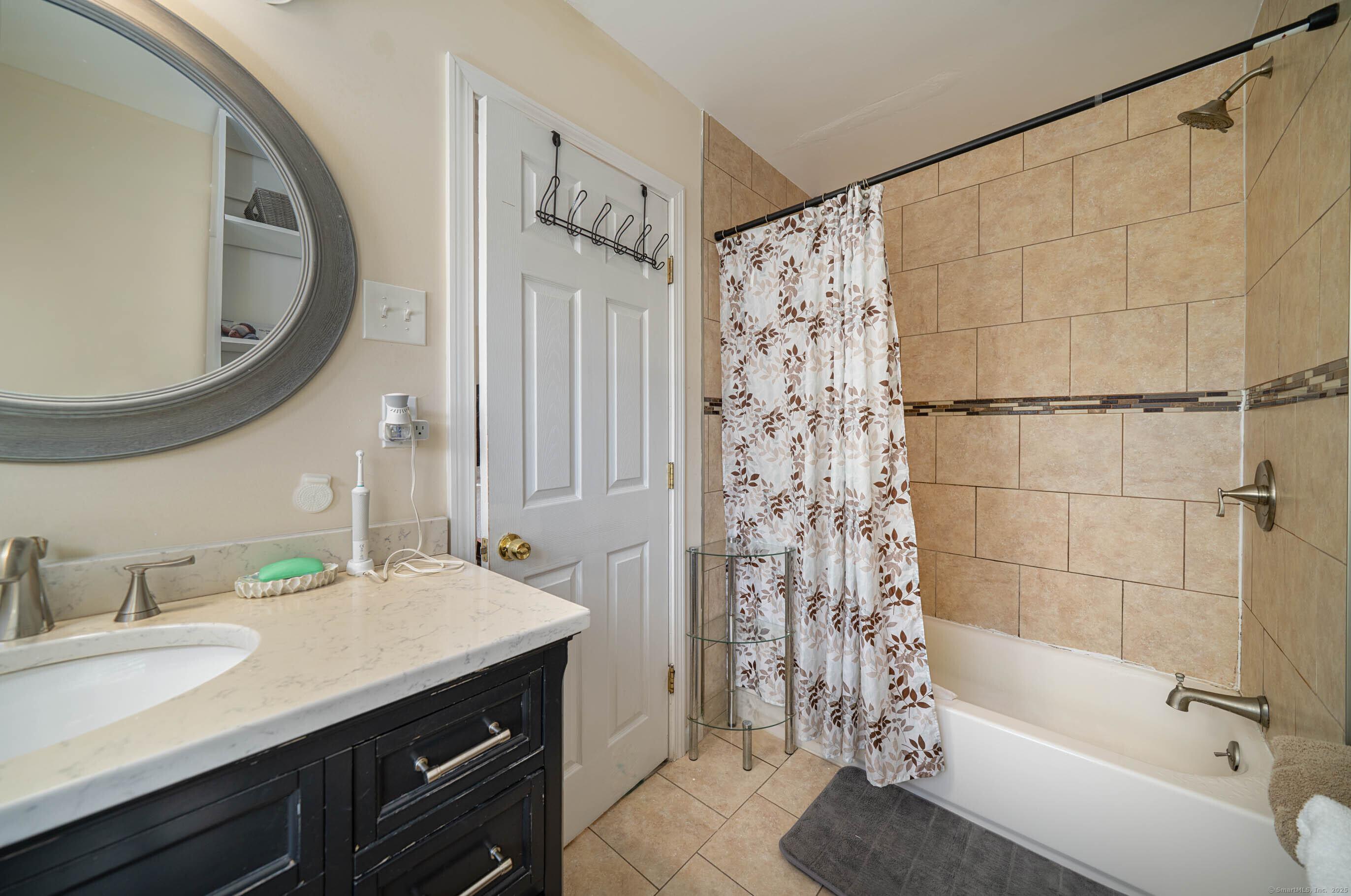 Hamden, Connecticut, 06517, United States, 4 Bedrooms Bedrooms, ,4 BathroomsBathrooms,Residential,For Sale,1982010