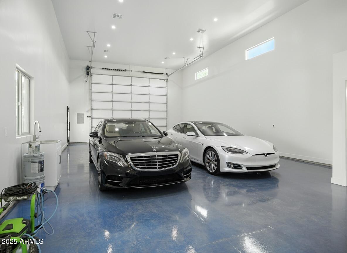 Chandler, Arizona, 85249, United States, 7 Bedrooms Bedrooms, ,8 BathroomsBathrooms,Residential,For Sale,1986072