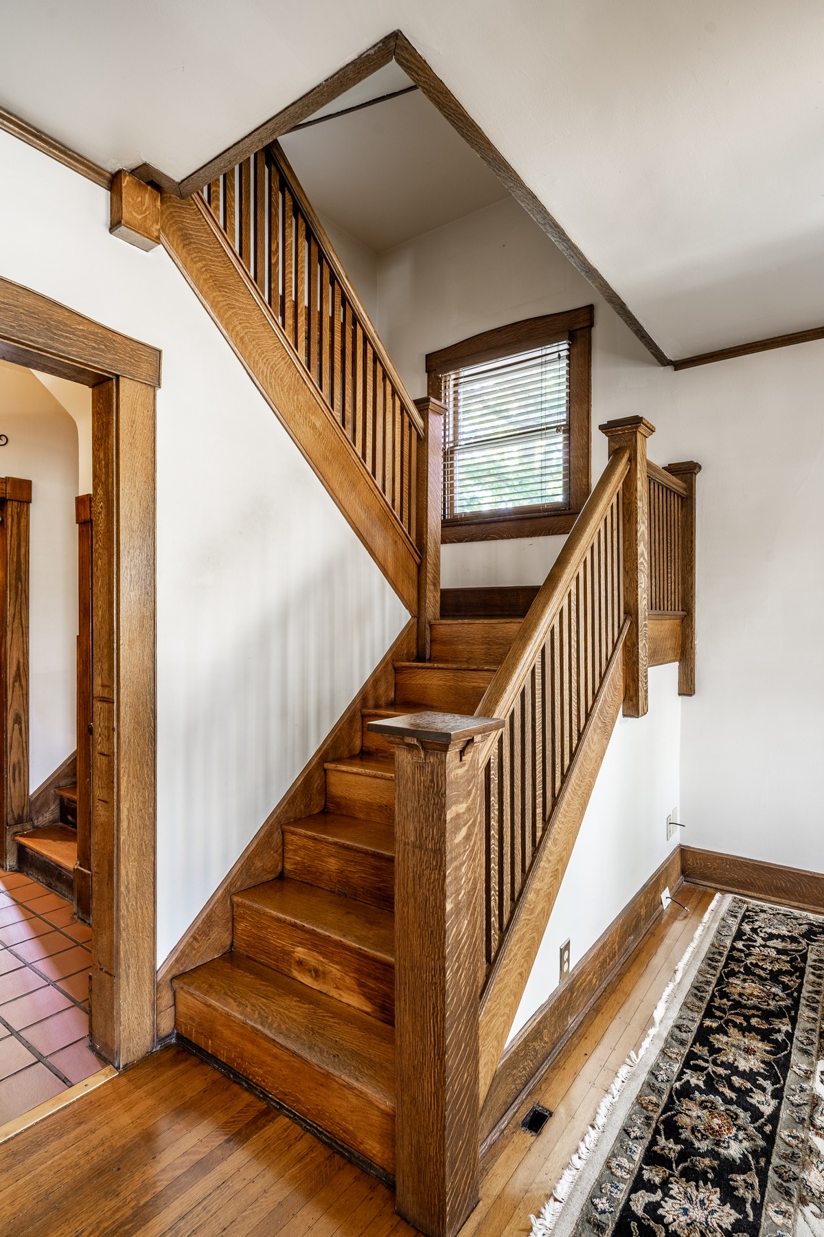 Charming Indianapolis Home with Stained Woodwork and Hardwood Floors - 物件實景