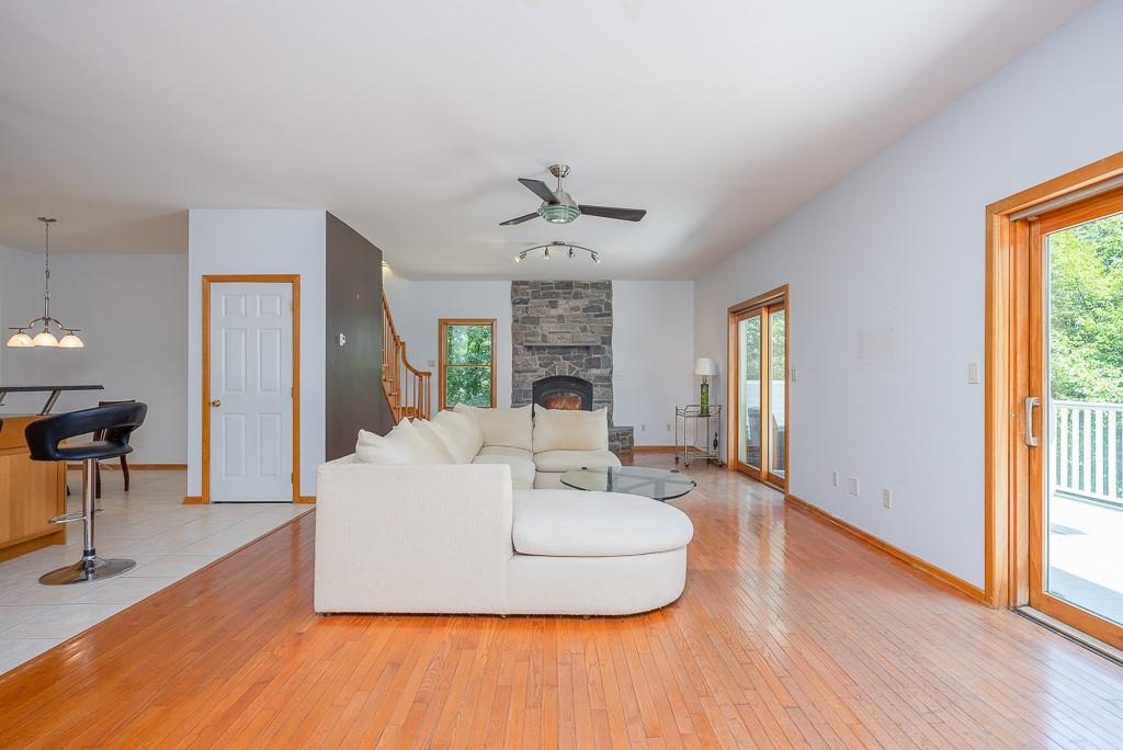 Fort Montgomery, New York, 10922, United States, 4 Bedrooms Bedrooms, ,3 BathroomsBathrooms,Residential,For Sale,1974942