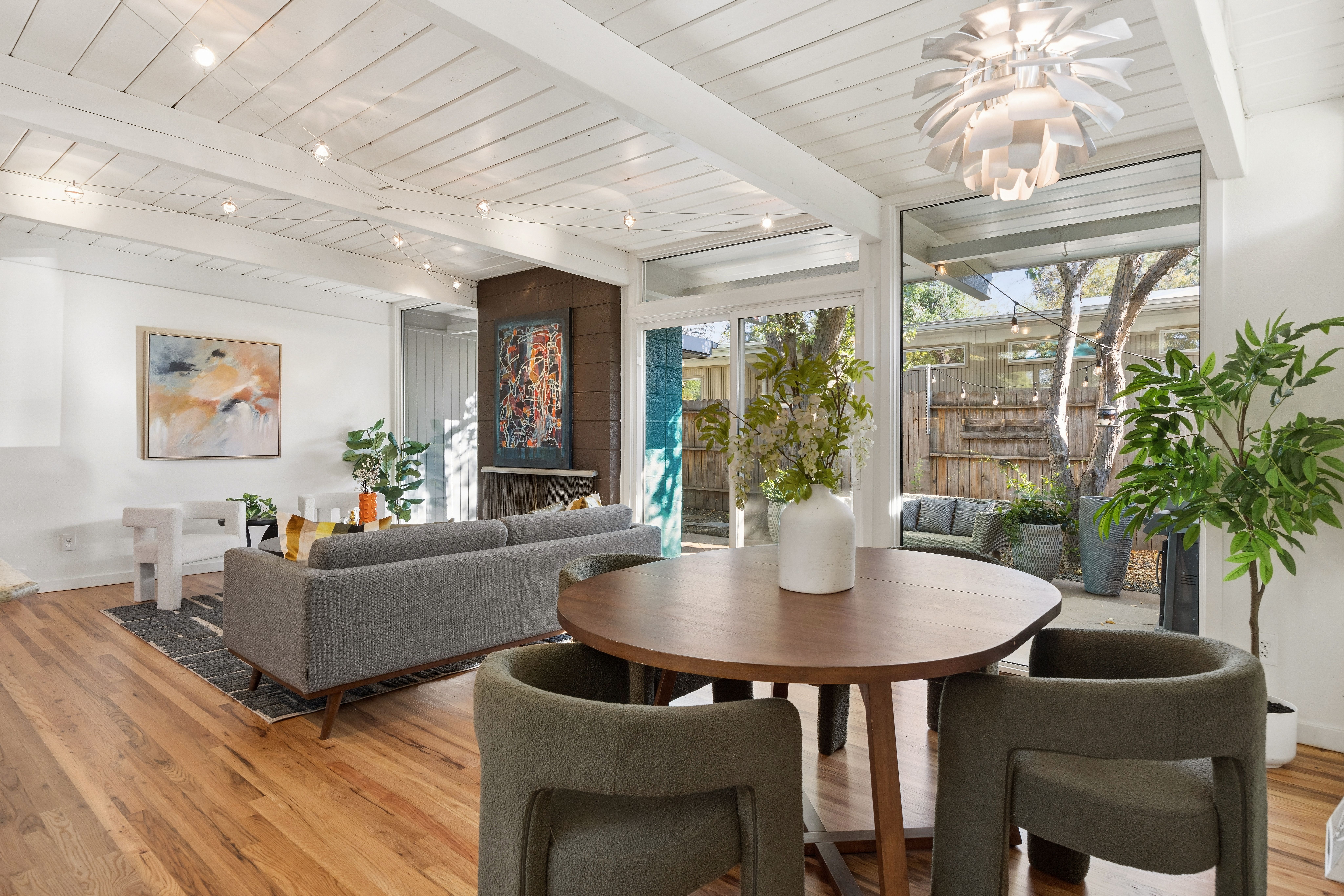  Mid-century modern lives with an effortless connection between indoors and out. - 物件實景