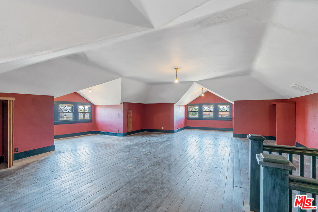 Los Angeles, California, 90006, United States, 6 Bedrooms Bedrooms, ,5 BathroomsBathrooms,Residential,For Sale,1883118