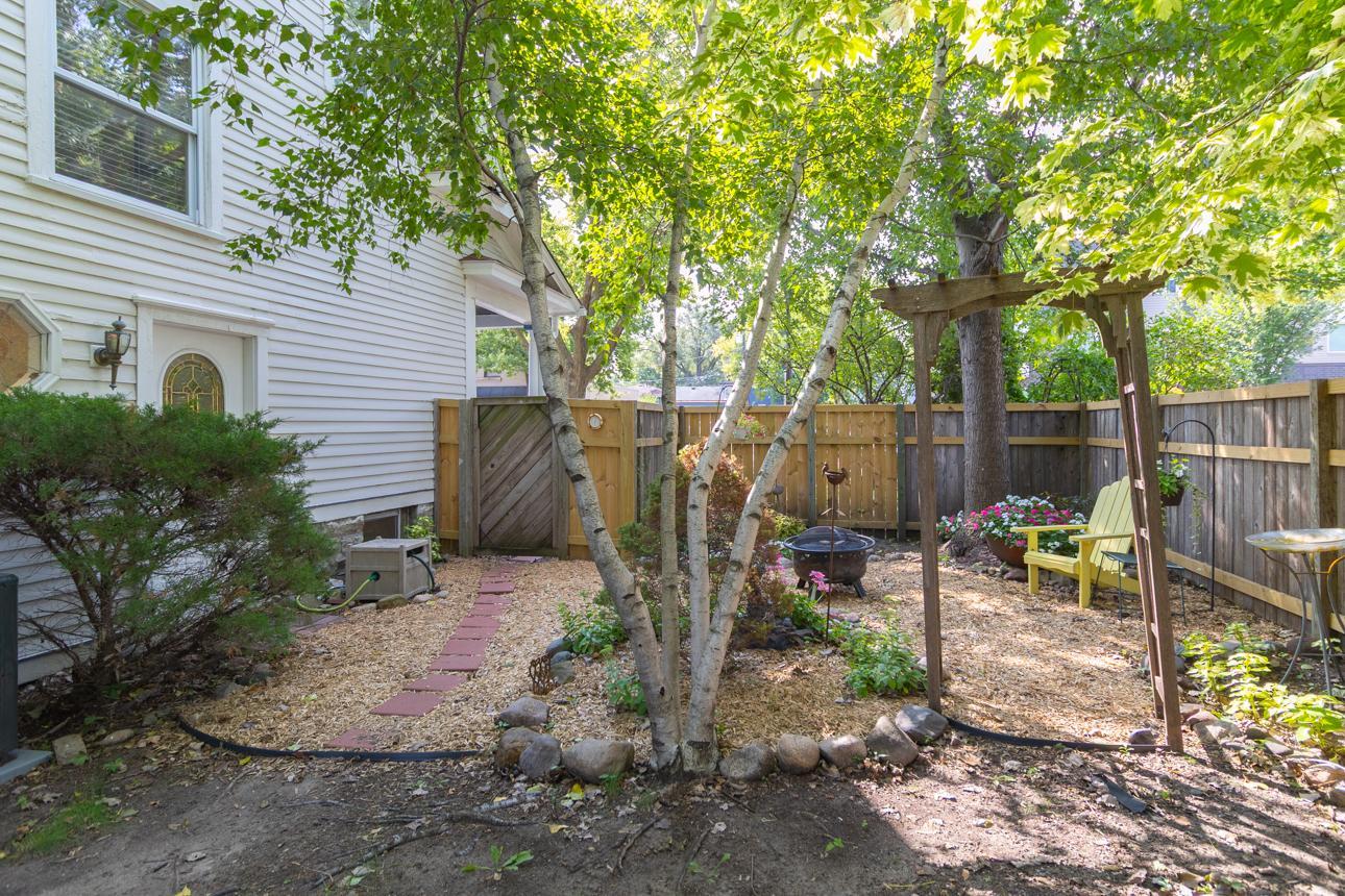 Saint Paul, Minnesota, 55104, United States, 5 Bedrooms Bedrooms, ,3 BathroomsBathrooms,Residential,For Sale,1947967