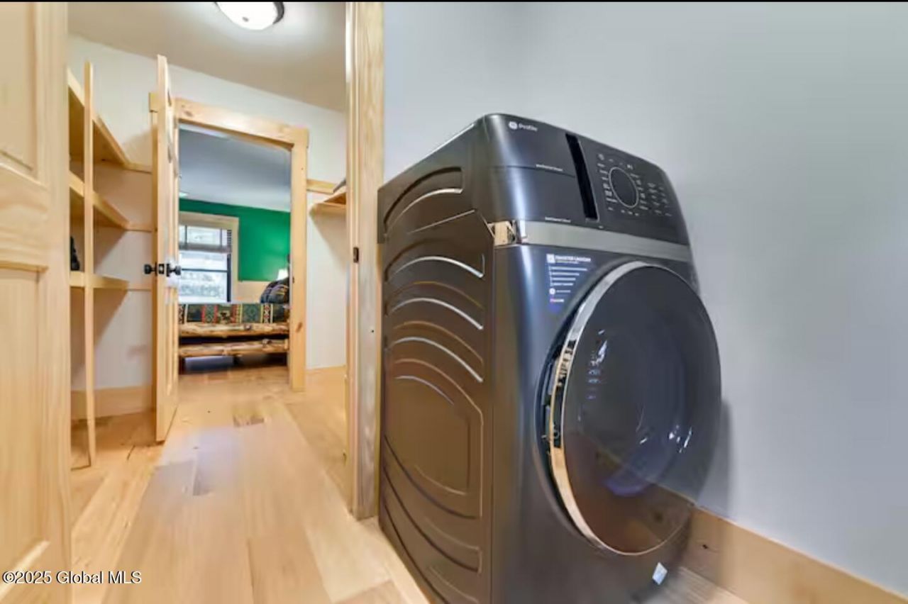 Gloversville, New York, 12078, United States, 2 Bedrooms Bedrooms, ,1 BathroomBathrooms,Residential,For Sale,1876319