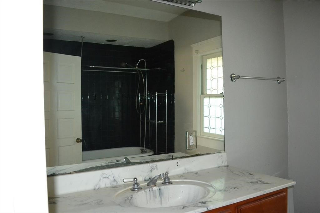 Houston, Texas, 77006, United States, 3 Bedrooms Bedrooms, ,1 BathroomBathrooms,Residential,For Sale,1982150