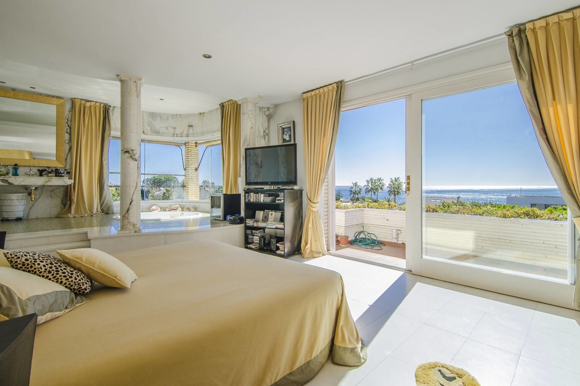  Garden Villa with Sea Views in Can Teixidó - 物件實景
