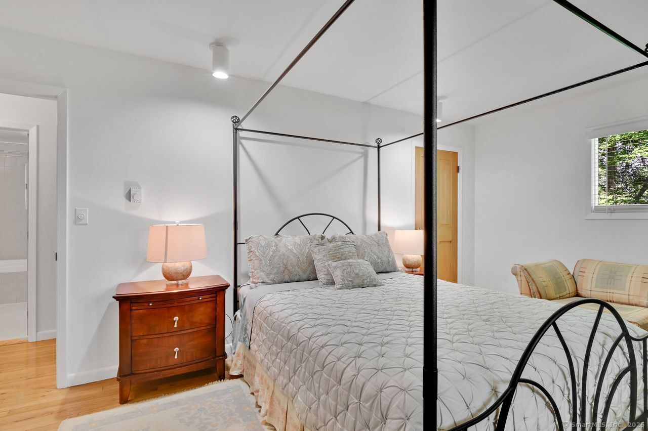 Newtown, Connecticut, 06470, United States, 3 Bedrooms Bedrooms, ,2 BathroomsBathrooms,Residential,For Sale,1941987