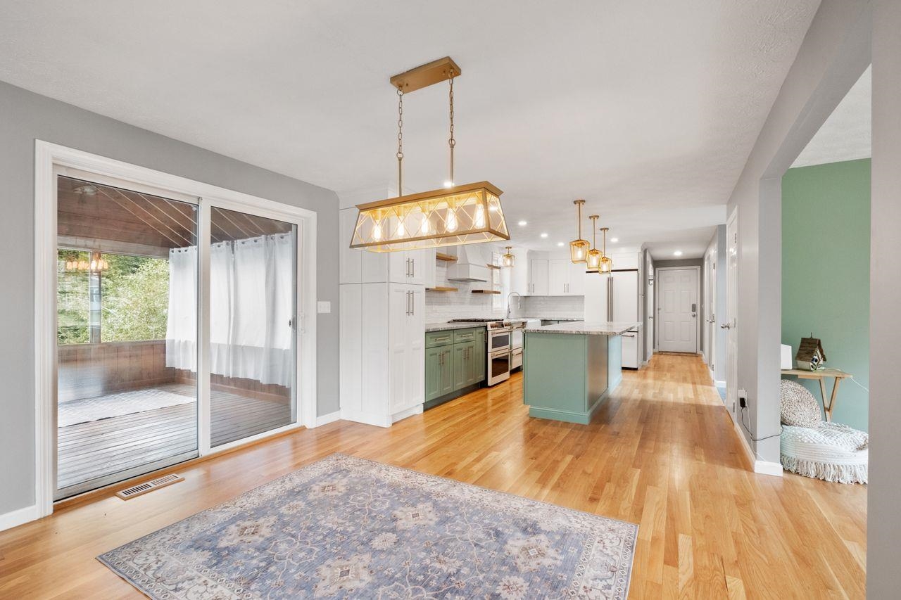 Hudson, New Hampshire, 03051, United States, 3 Bedrooms Bedrooms, ,2 BathroomsBathrooms,Residential,For Sale,1940270