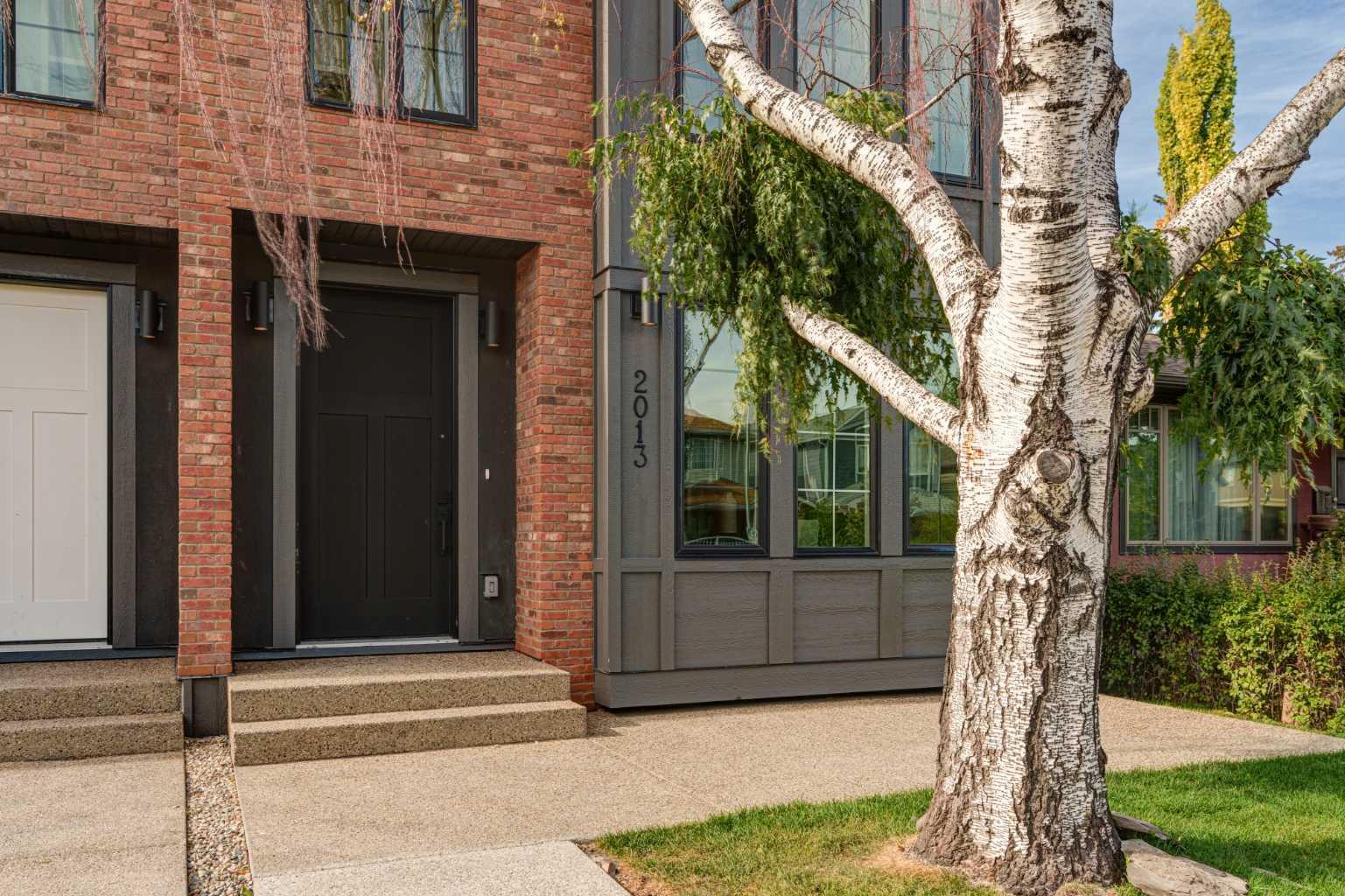 CALGARY, Alberta, T3E 2V9, CA, 4 Bedrooms Bedrooms, ,5 BathroomsBathrooms,Residential,For Sale,1987514