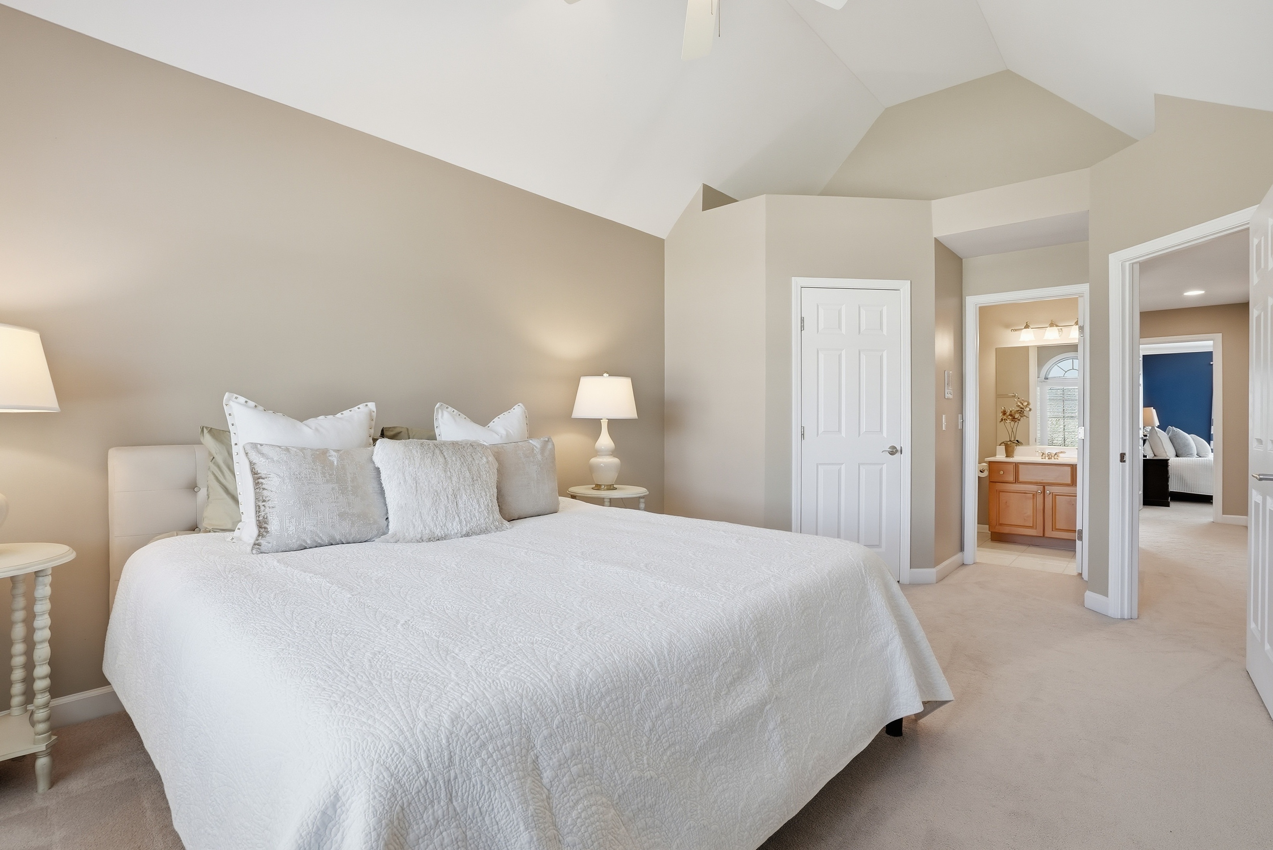  The Crown Jewel of Tall Grass: Waterfront Privacy Meets the Ultimate Layout - 物件實景