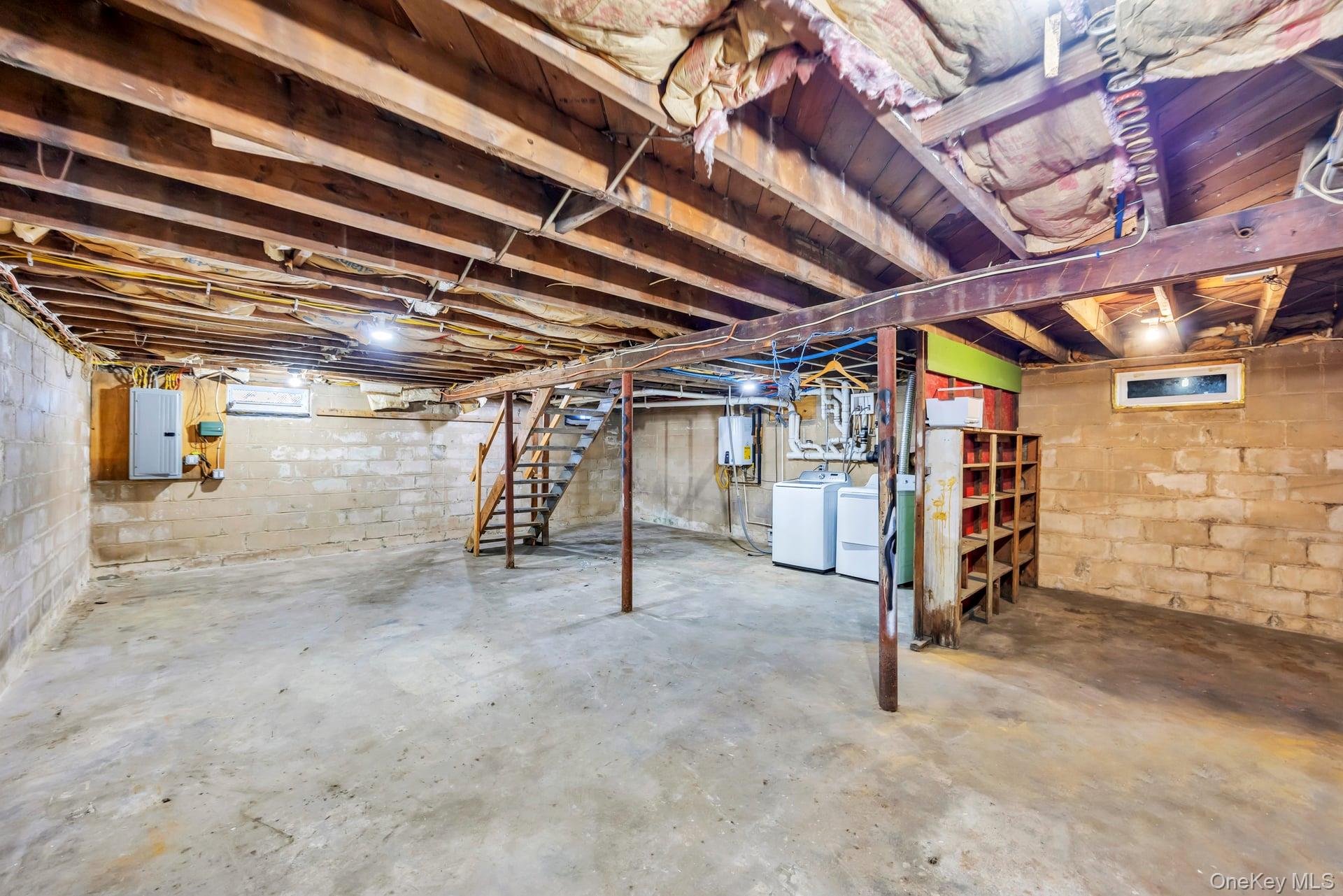 Lindenhurst, New York, 11757, United States, 4 Bedrooms Bedrooms, ,2 BathroomsBathrooms,Residential,For Sale,1965289