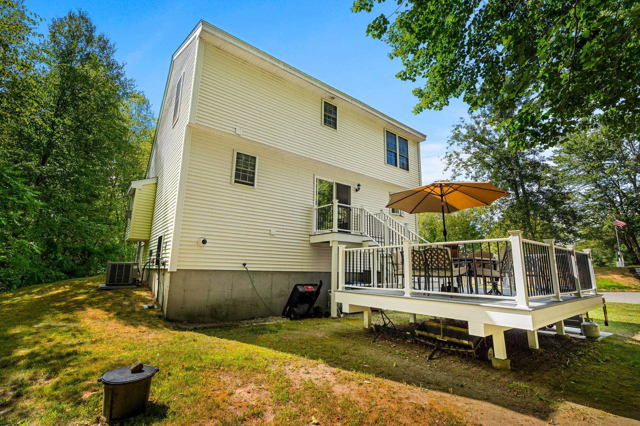 Derry, New Hampshire, 03038, United States, 3 Bedrooms Bedrooms, ,2 BathroomsBathrooms,Residential,For Sale,1927202