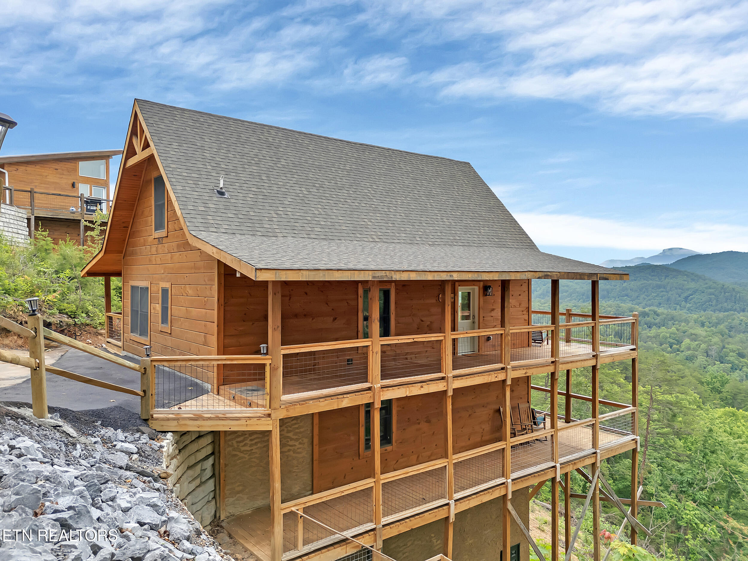 Sevierville, Tennessee, 37876, United States, 3 Bedrooms Bedrooms, ,4 BathroomsBathrooms,Residential,For Sale,1938196