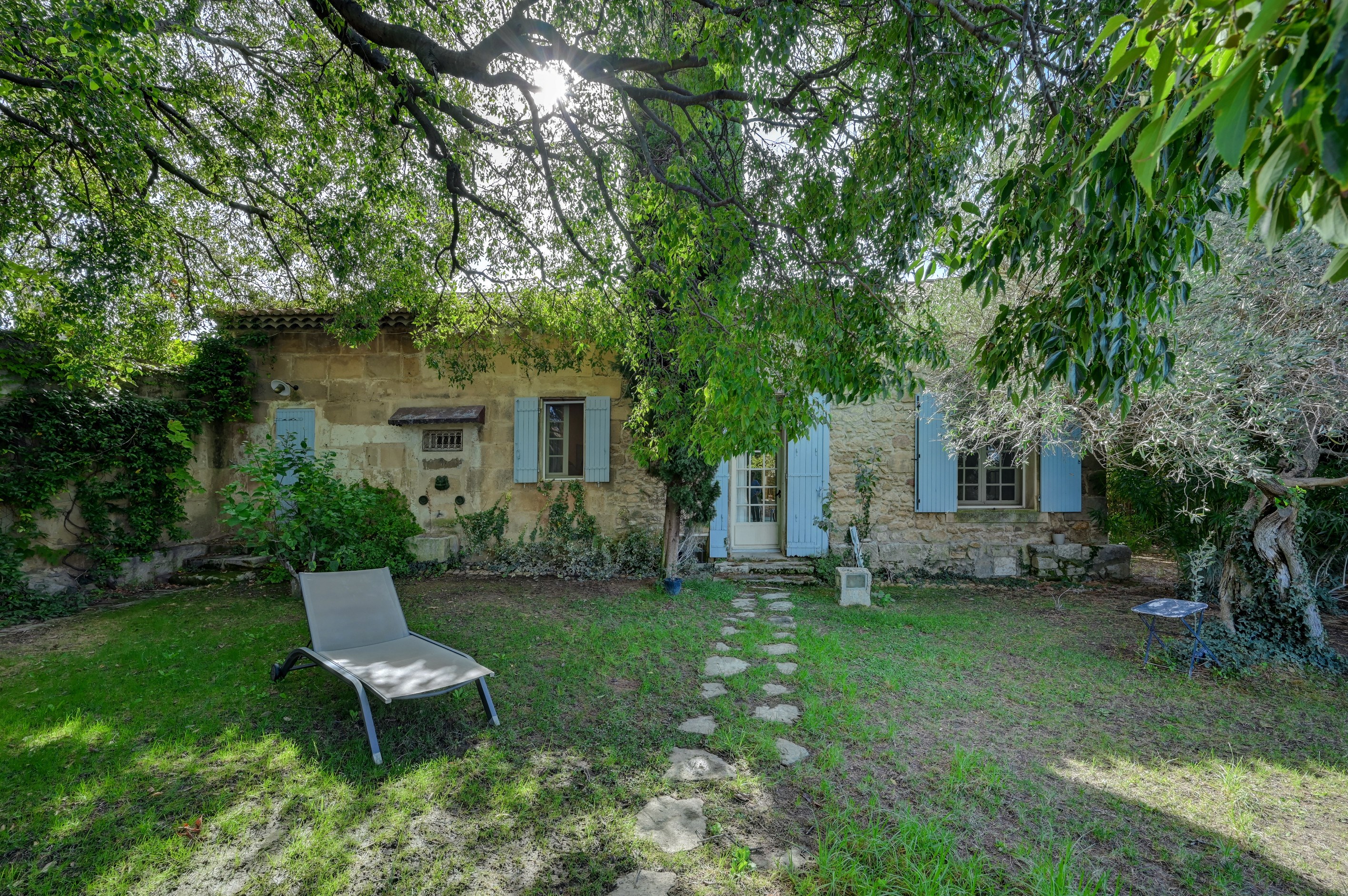  Characterful period house within walking distance of the center of Fontvieille. - 物件實景